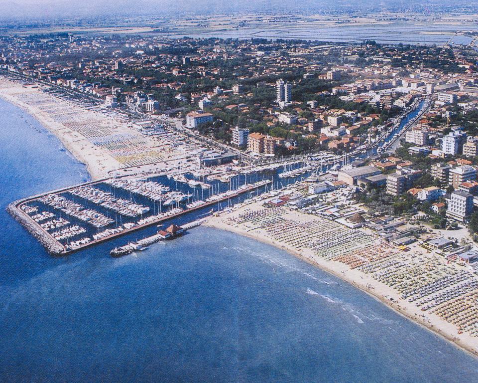 Hotel Caesar Bed And Breakfast Milano Marittima Exterior foto