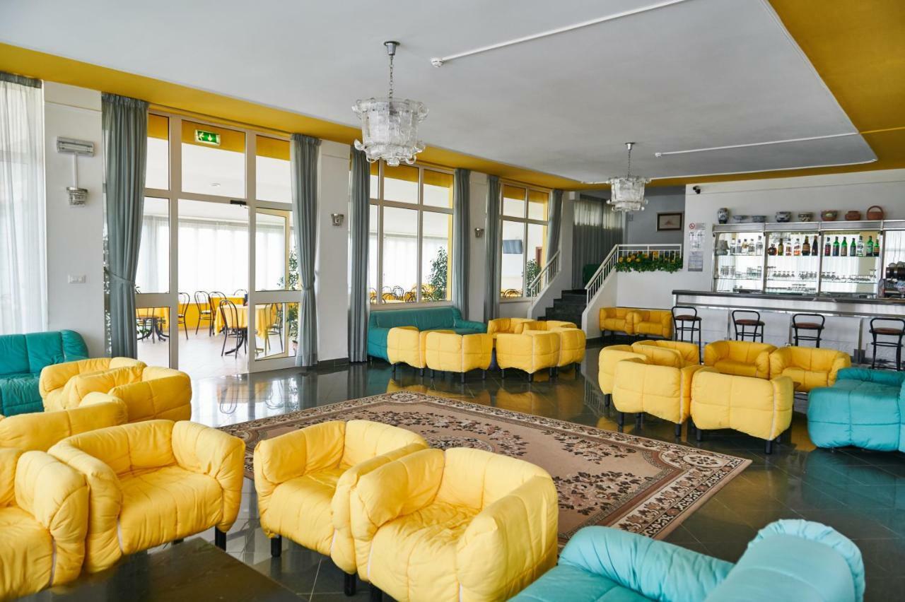 Hotel Caesar Bed And Breakfast Milano Marittima Exterior foto