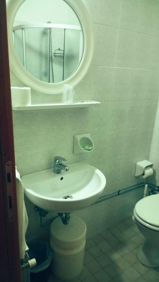 Hotel Caesar Bed And Breakfast Milano Marittima Exterior foto